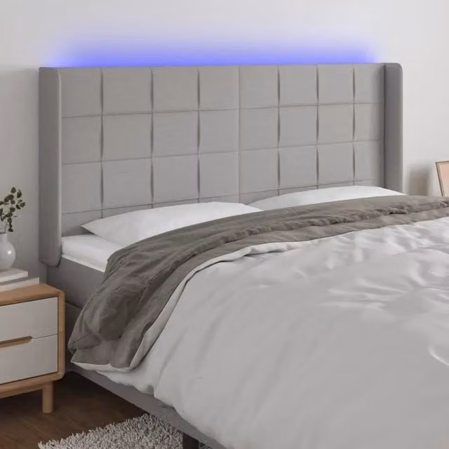 Testiera con LED Design Mania in tessuto grigio chiaro con porta USB e luce di lettura L/P/H: 203 x 16 x 118/128 cm