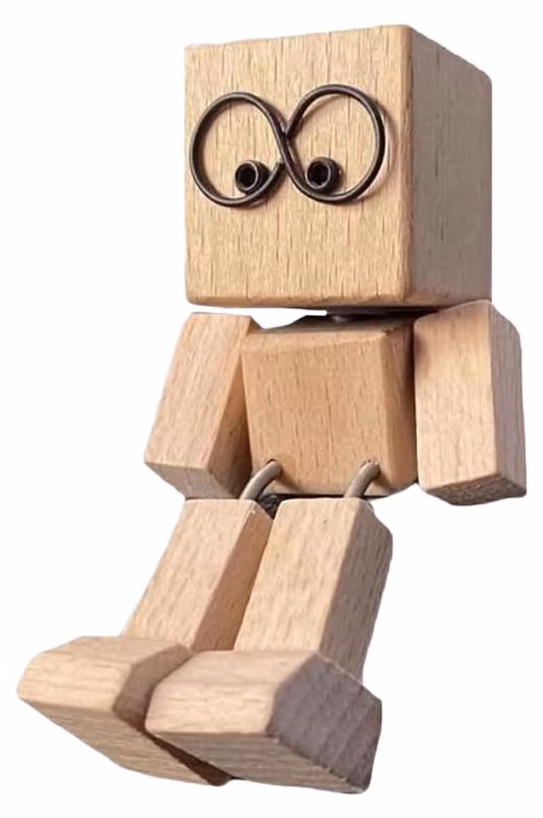 Figura in legno mobile per scrivania