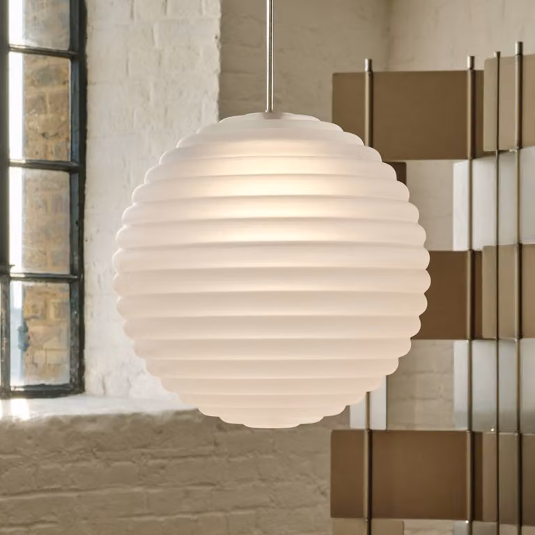 Tom Dixon Lampada a sospensione in vetro Press Sphere, dimmerabile, Bianco / Opale, Soggiorno / Sala da pranzo, Vetro, Design, Lampada a sospensione