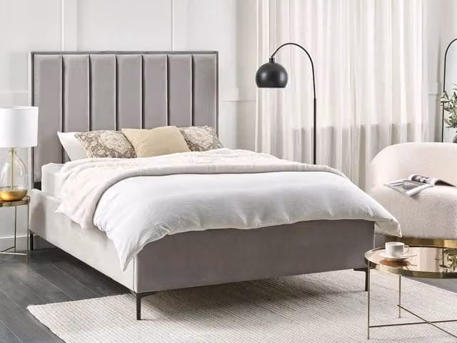 Letto matrimoniale Beliani in velluto grigio con contenitore e gambe in metallo nero L/P/H: 140 x 200 cm – 1