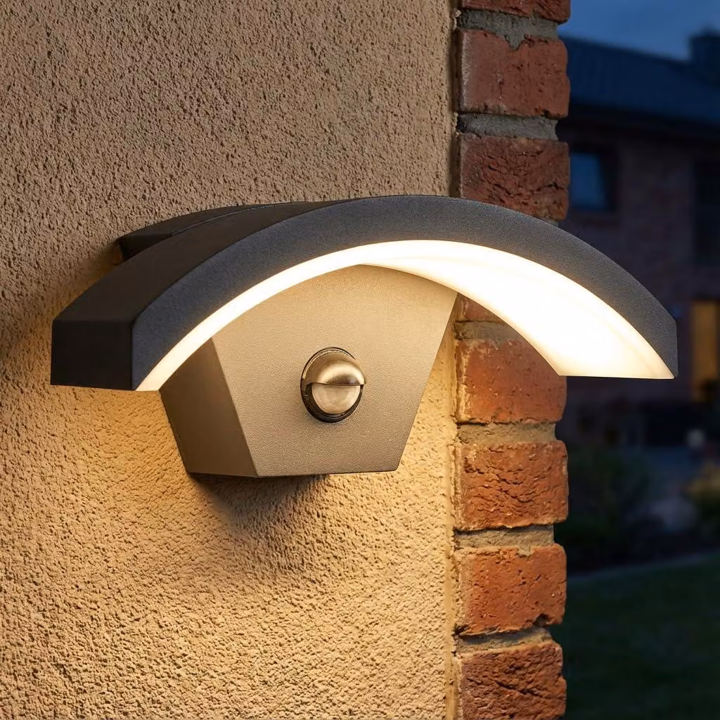Lampada da parete con sensore di movimento, in alluminio, 3000K, 360 lumen, grado di protezione IP54