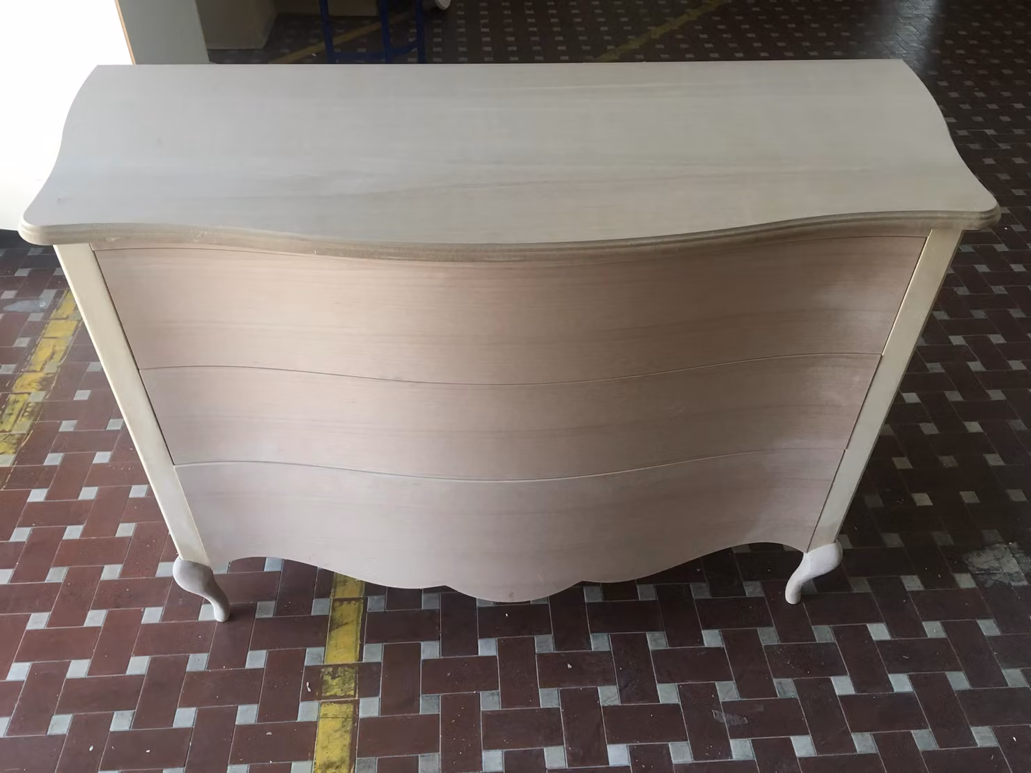 Comò con 3 cassetti sagomato in legno di pino grezzo Mobili 2G L/P/H: 140 x 56 x 97 cm – 3