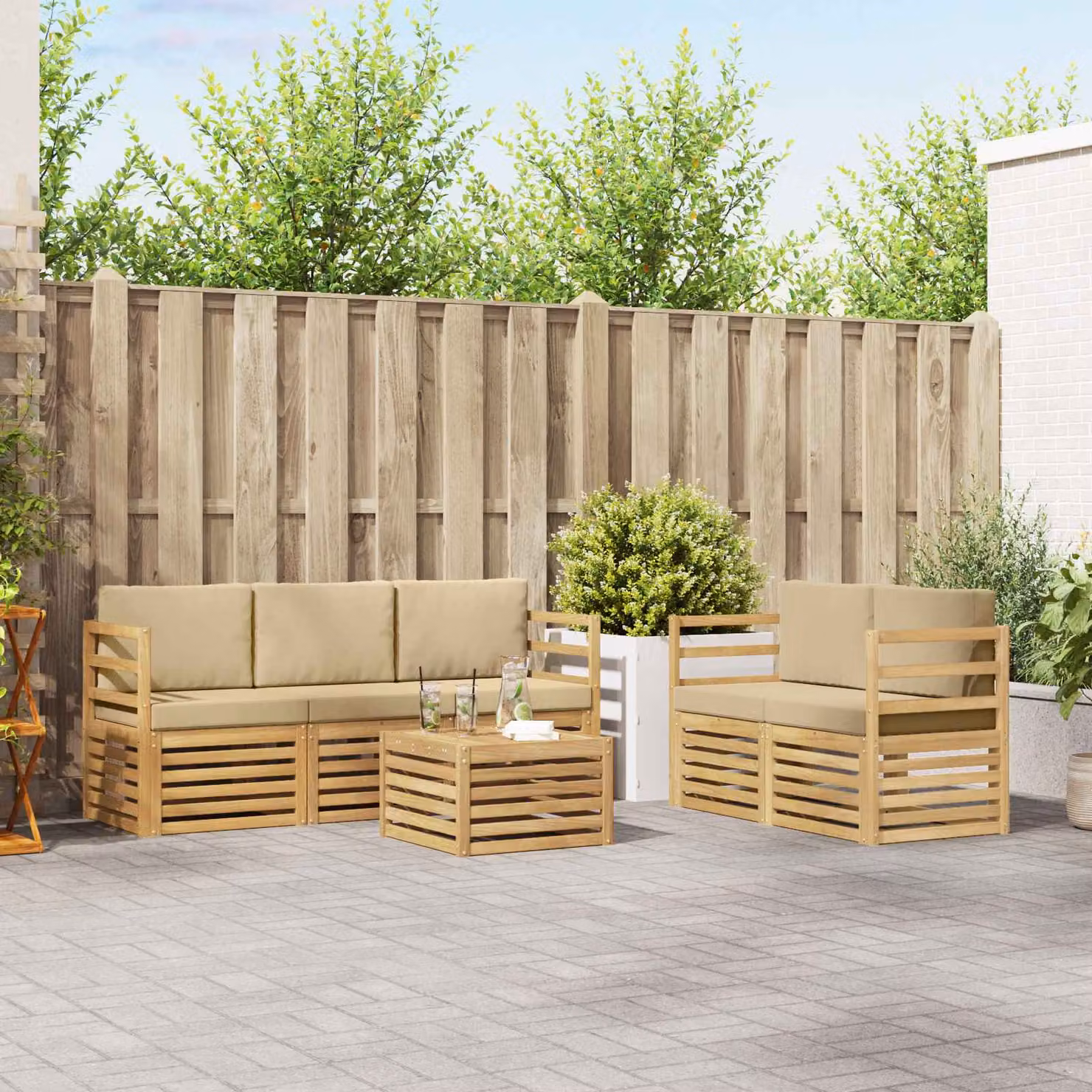 Set di divani da esterno vidaXL a forma di L con tavolo da caffè, composto da 6 pezzi in legno di acacia e tessuto bianco e beige