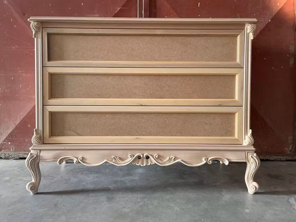 Cassettiera classica stile barocco con 3 cassetti in legno grezzo Mobili 2G L: 135 cm, P: 56 cm, H: 102 cm – 1