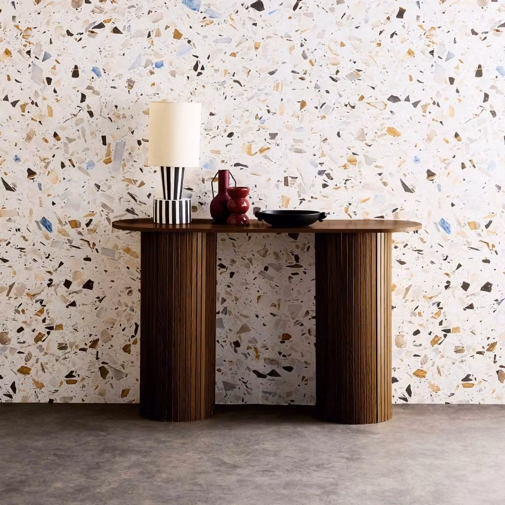 Consolle ovale scandinava Sweeek in legno effetto noce con finitura opaca e dettagli a righe, L: 120 cm – 2