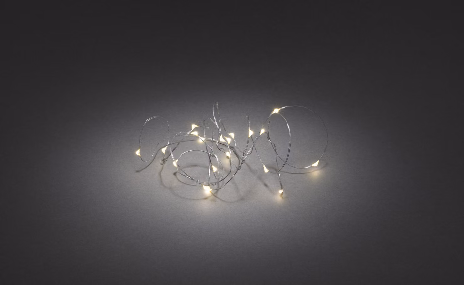 Konstsmide - Micro luci LED, timer 6 ore, 40 diodi bianchi caldi, a batteria, per interni, filo color argento; 1461-190