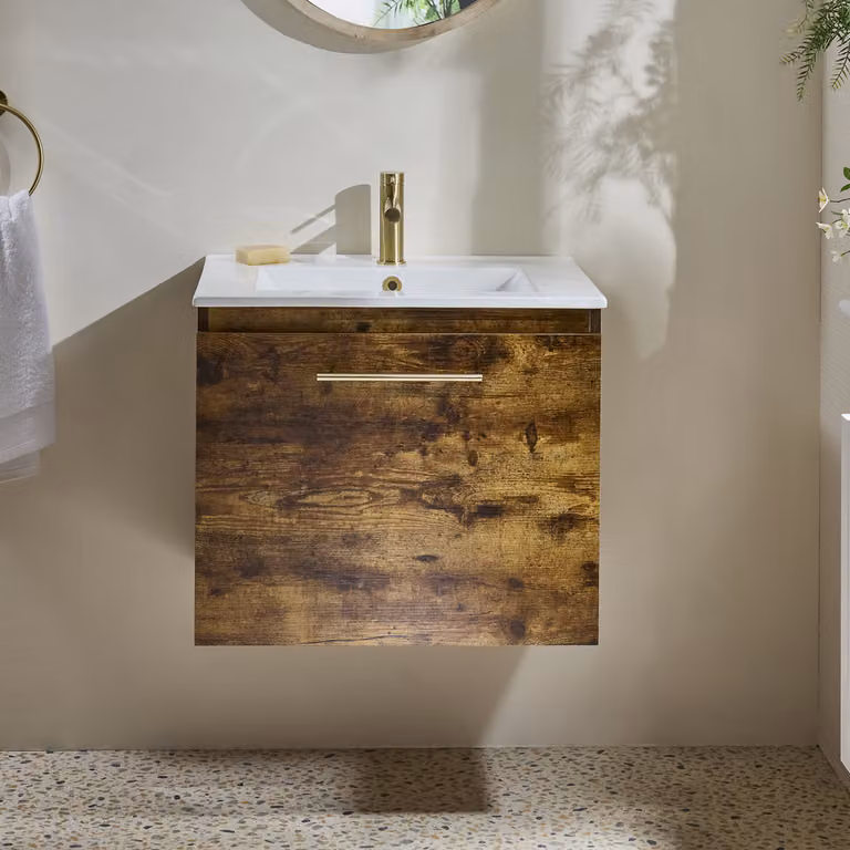Mobile Bagno Rovere Scuro Sospeso da 600mm con Lavabo e Maniglia con Barra a T in Oro Satinato - Cluo
