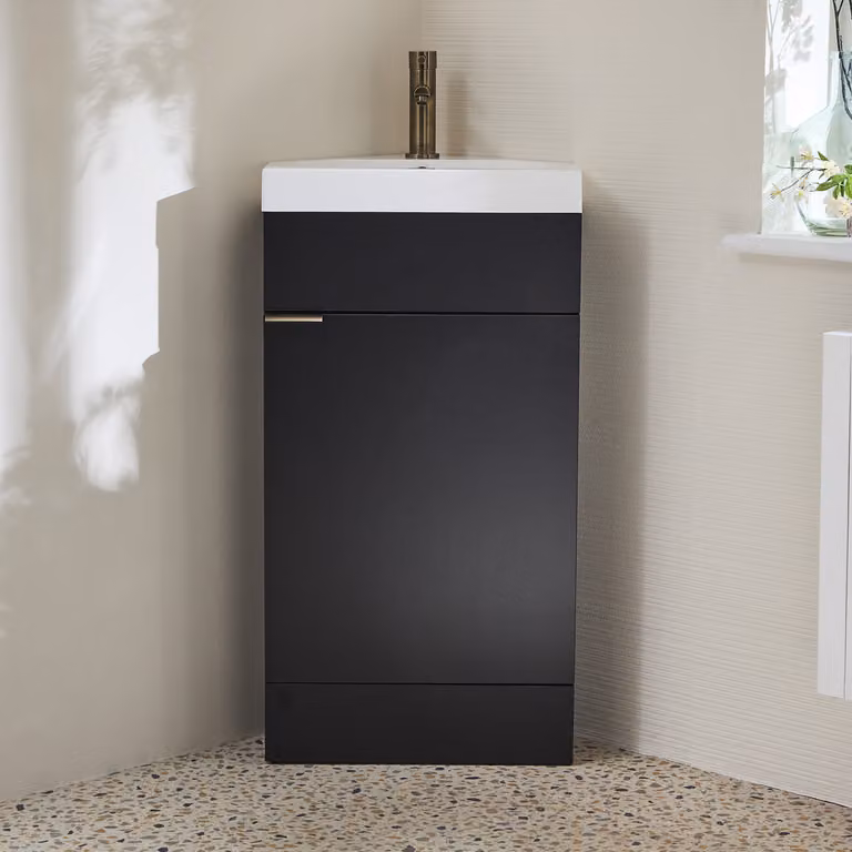 Mobile Bagno a Terra Angolare Grigio Nero da 450mm con Lavabo e Maniglia con Impugnatura a Dito in Ottone Spazzolato - Cluo