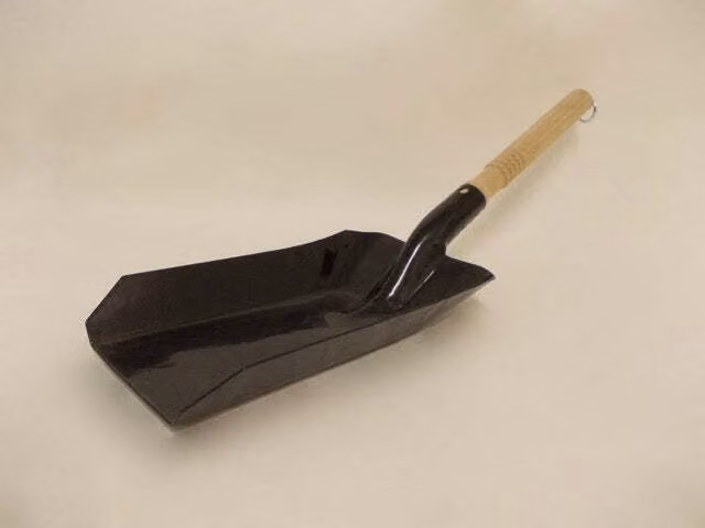 Pala di frassino Pala di legno con manico di legno e occhiello