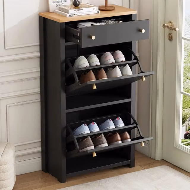 Scarpiera slim moderna con 2 ante a ribalta e 1 cassetto in MDF nero opaco con dettagli oro e piano effetto legno