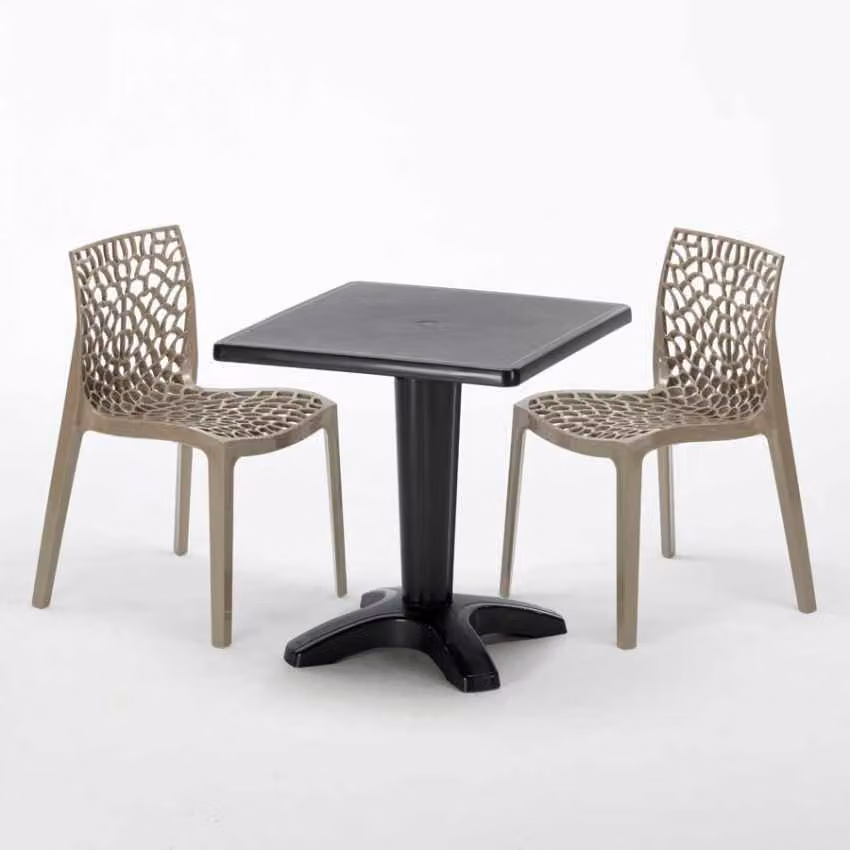 Tavolo quadrato nero e 2 sedie Set di bastoni per interni in polipropilene colorato Grand Soleil Gruvyer Aia - Juta beige
