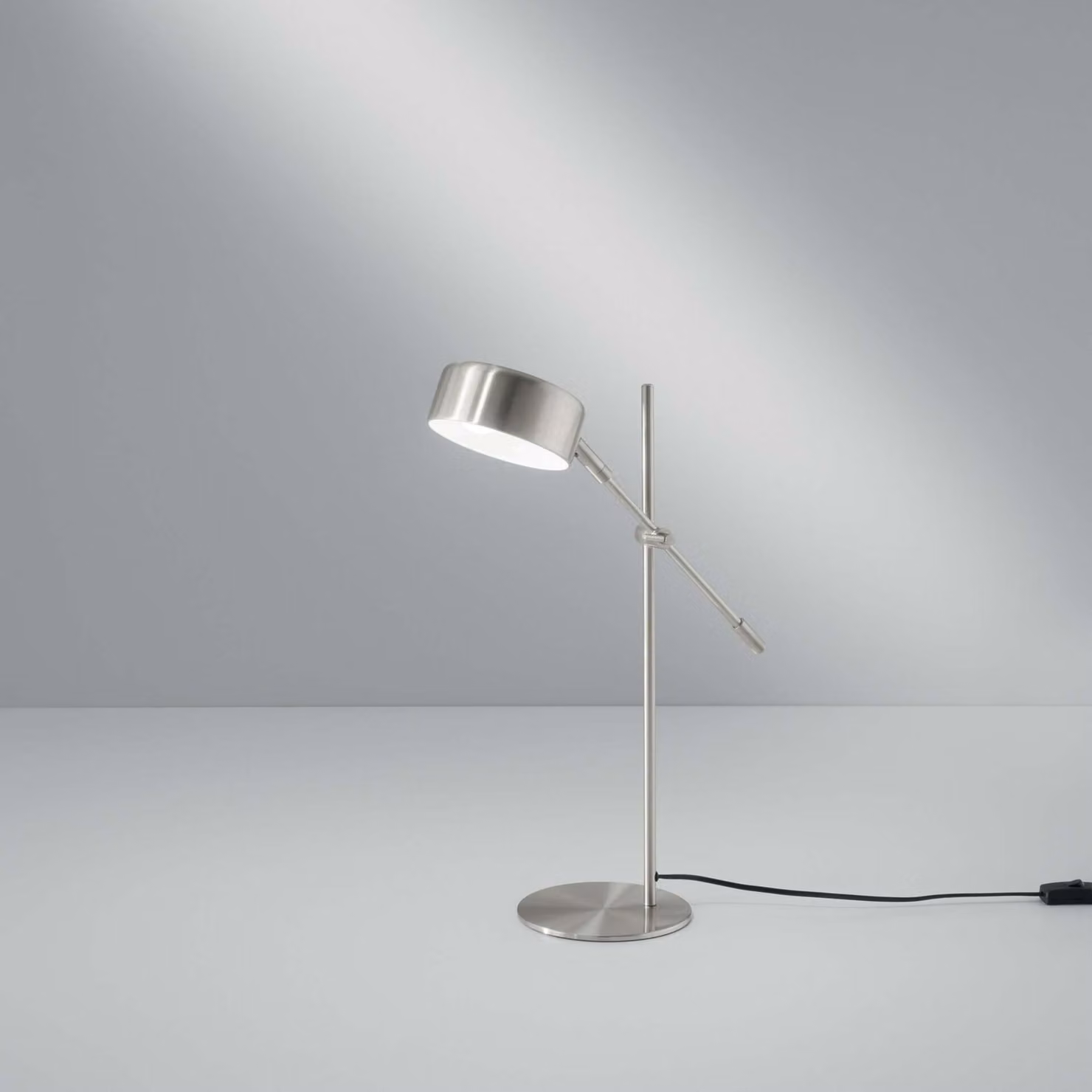 Lampada da tavolo EIFFEL in metallo nichelato con punto luce regolabile