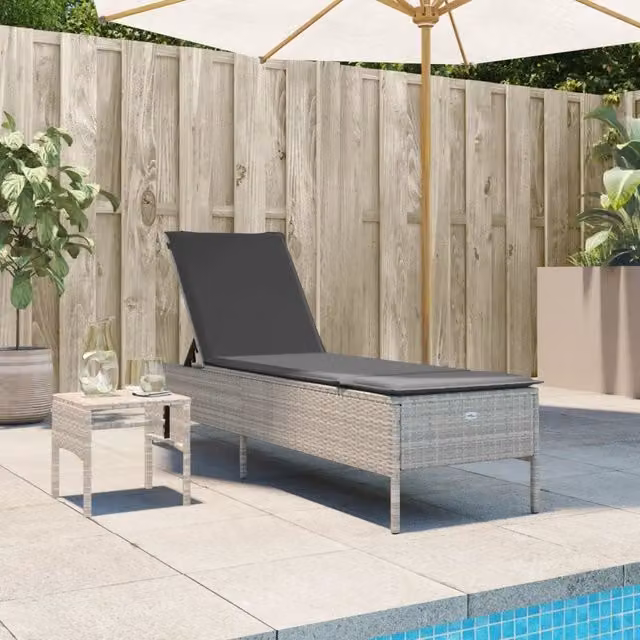 Lettino con Tavolo e Cuscino Grigio Chiaro in Polyrattan 4002733