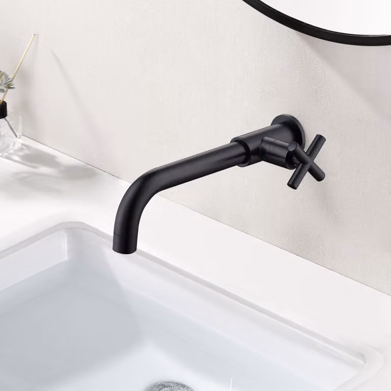 Rubinetto a parete per acqua fredda, in ottone nero, con manopole a croce