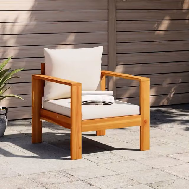 Sedia da giardino moderna DESIGN IN in legno di acacia con cuscini bianchi e braccioli – 1