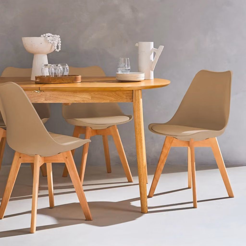 Set di 4 sedie scandinave imbottite Alice's Home in tessuto beige con gambe in legno di faggio per cucina e sala da pranzo – 2