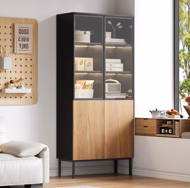Vetrina con 4 ante in vetro e illuminazione LED; 4 ripiani; 74×31×180 cm; nero e rovere