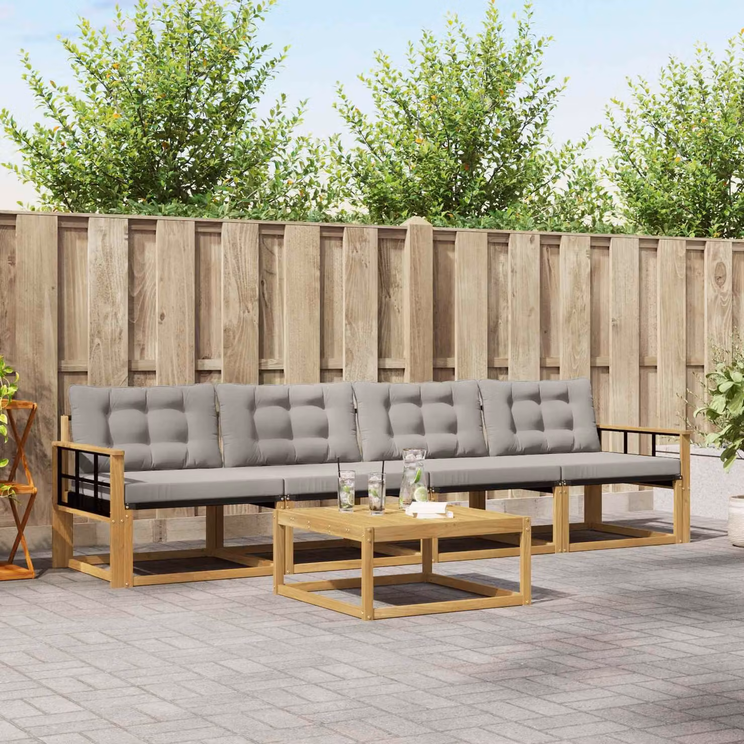 vidaXL Set di divani da esterno 5 pezzi in legno di acacia con tavolino e cuscini, Bianco e Grigio Chiaro
