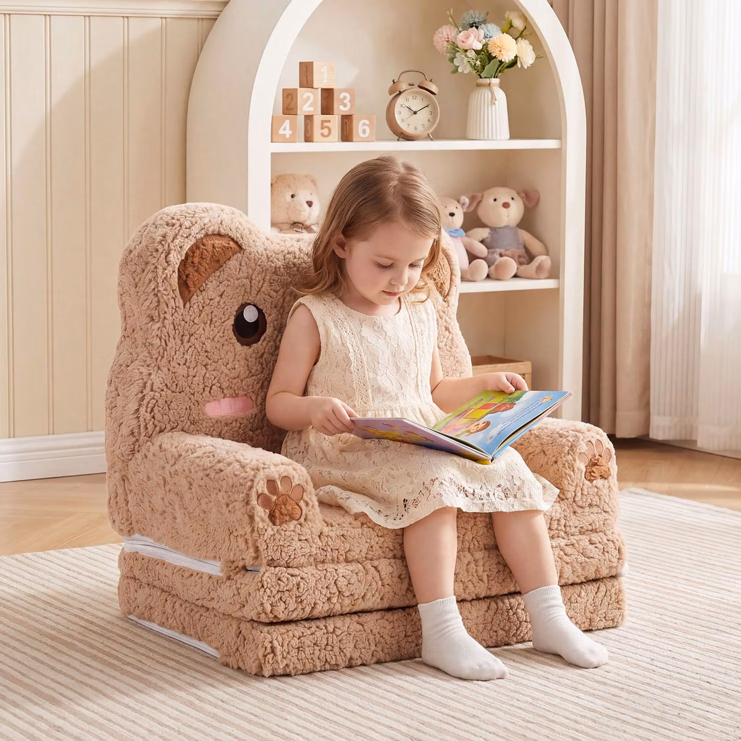Costway Divano pieghevole per bambini con motivo carino per cameretta, Divano letto convertibile con fodera lavabile e tasca portaoggetti marrone