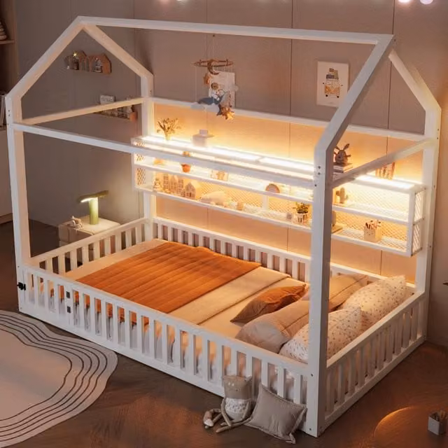 Letto a piattaforma a forma di casetta 90x200 cm con parapetto e illuminazione LED bianco