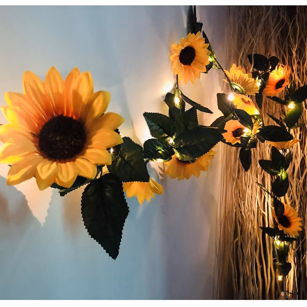 Confezione da 2 catene luminose a forma di girasole, con 60 LED per confezione, lunghezza 4,5 metri, alimentazione a batteria