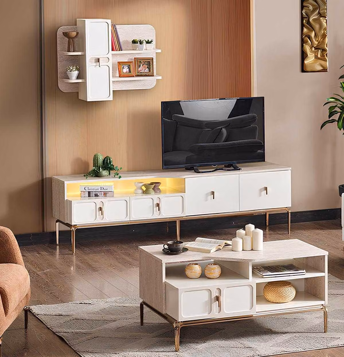 Modernes Set: TV-Lowboard, TV-Regal und Couchtisch mit goldenen Akzenten