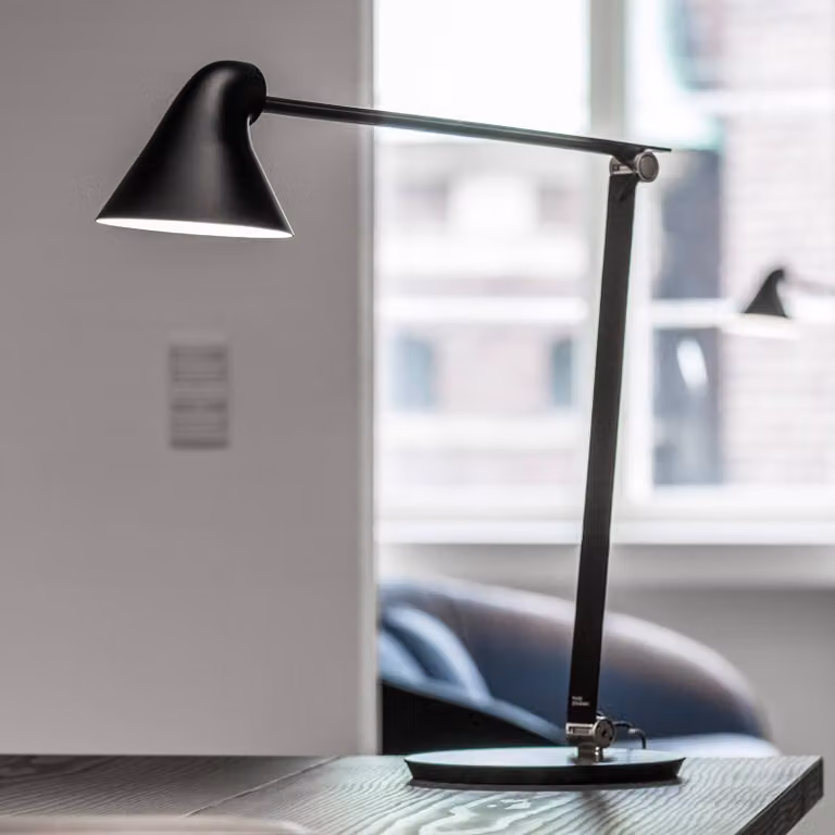 Louis Poulsen Lampada da scrivania NJP, dimmerabile, Nero, Soggiorno / Sala da pranzo, Alluminio, Design, Lampada da tavolo LED
