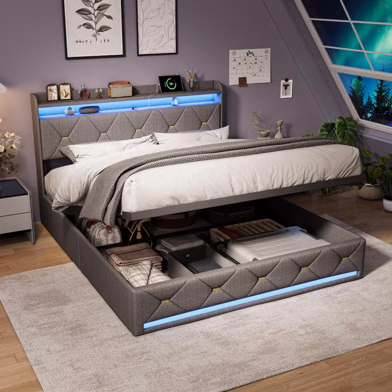 Letto imbottito 140x200 cm con spazio contenitore a sollevamento idraulico, testiera con vano portaoggetti, superficie di ricarica wireless da 15W, connessioni USB e Type-C, illuminazione LED, rete a doghe, colore grigio, senza materasso