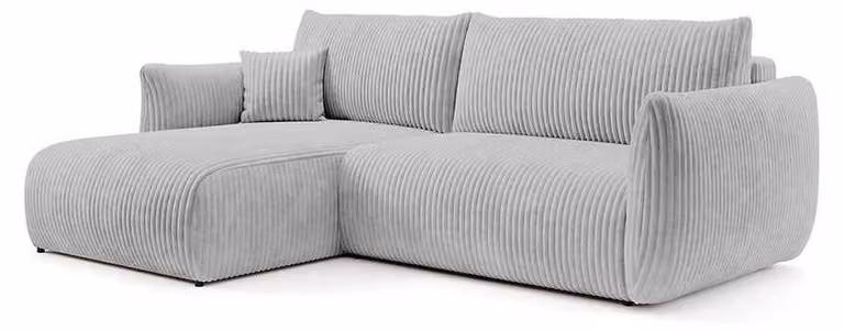 Divano a tre posti con funzione letto, modello Alloro, lato sinistro. Mattinata uggiosa