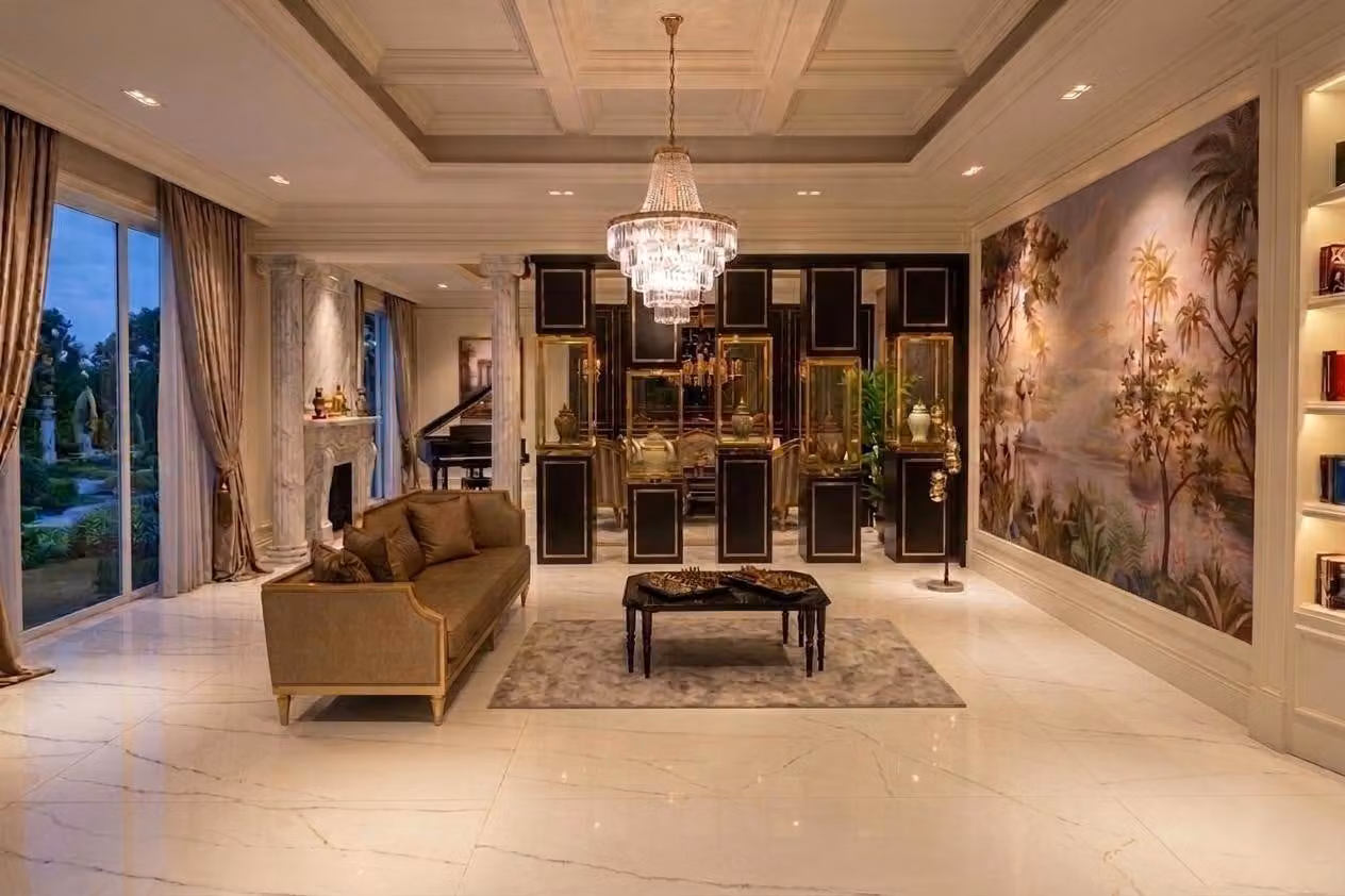 Set elegante per soggiorno: divano, tavolino e design raffinato