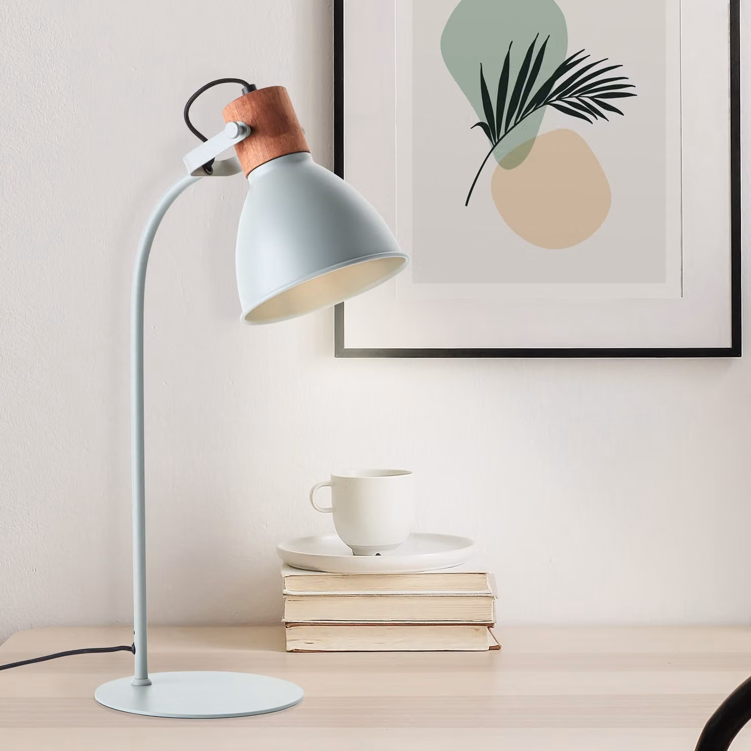 BRILLIANT lampada da tavolo moderna Erena in verde chiaro | testa orientabile | metallo/legno | 1x E27 max. 40 W | altezza 52 cm