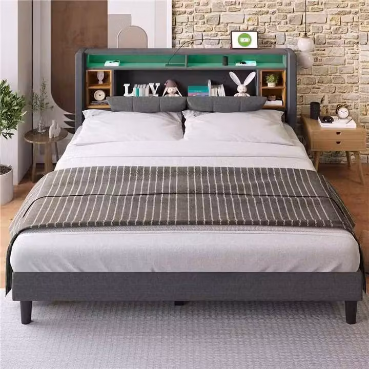 Testata imbottita Sweiko con illuminazione a LED e stazione di ricarica USB Telaio a doghe in legno massiccio 140x200 cm grigio lino (senza materasso)