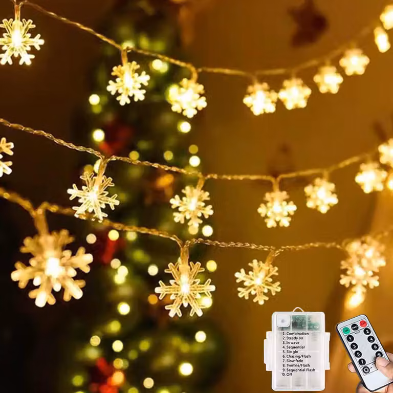Catena luminosa a LED, con 60 decorazioni a forma di fiocchi di neve, lunghezza 7 metri, luce bianco caldo, alimentazione a batteria, 8 modalità