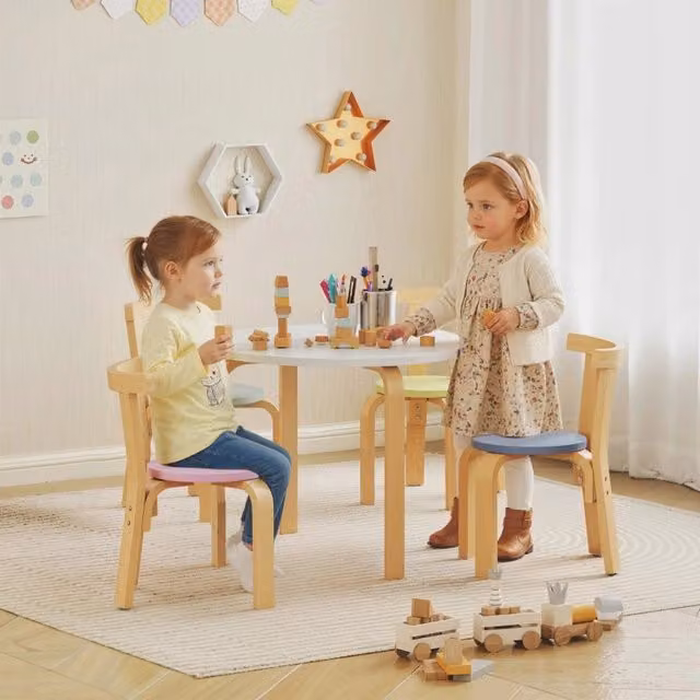 Set di tavolo e 4 sedie per bambini REDOM in legno di pino multicolore con finitura laccata