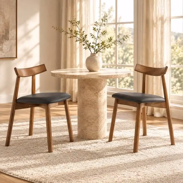 Set di 2 sedie da pranzo Mivray con struttura in legno di caucciù nero e seduta imbottita in similpelle nera