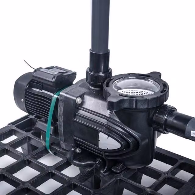 Impianto di filtrazione a sabbia preassemblato BSVILLAGE in PVC nero con valvola dall'alto e portata di 7.5 m³/h