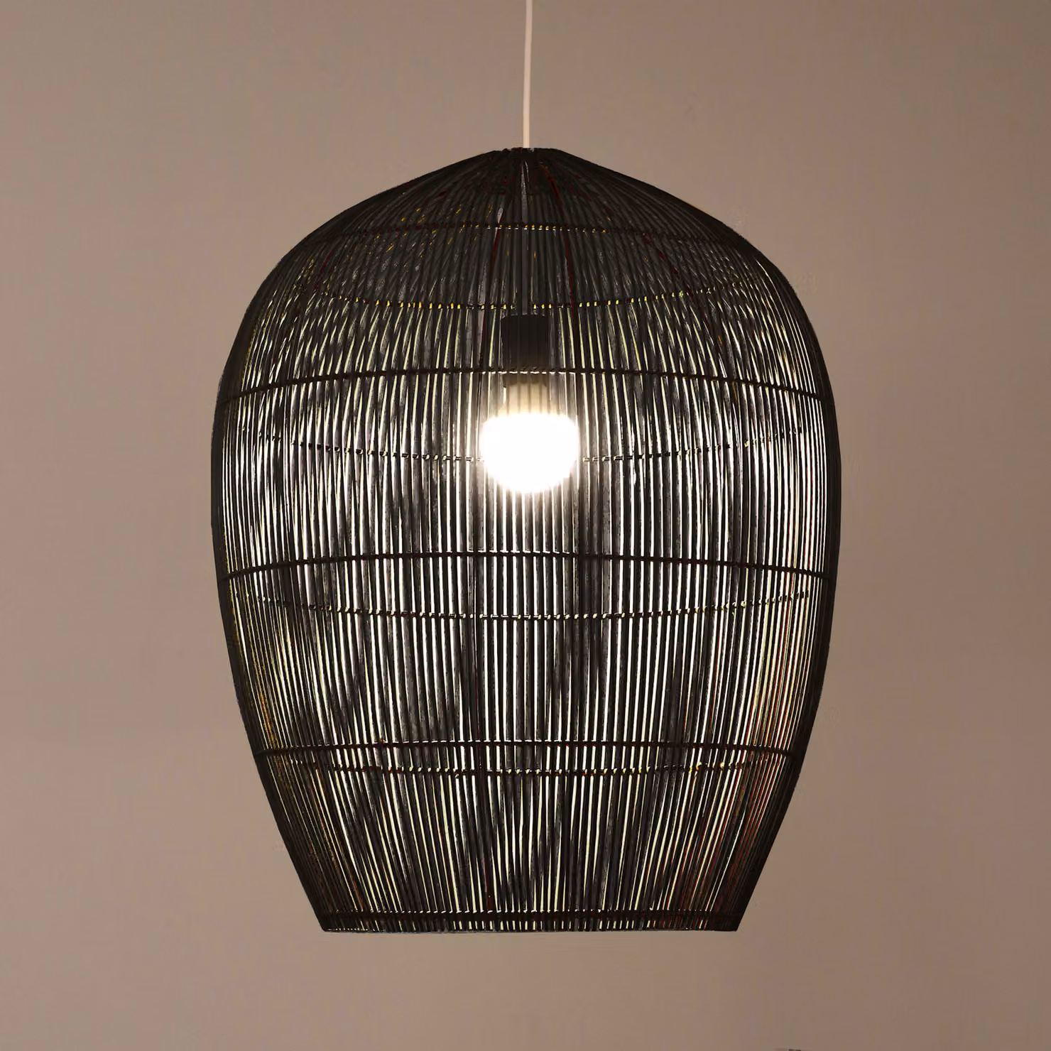 Fine Asianliving Bamboo Hanging Lamp Lampada a sospensione Nero Fatto a mano - Farrell D53.5xH67cm Lampada a sospensione Illuminazione Paralume di bambù Tessuto Lampada Illuminazione Rotan