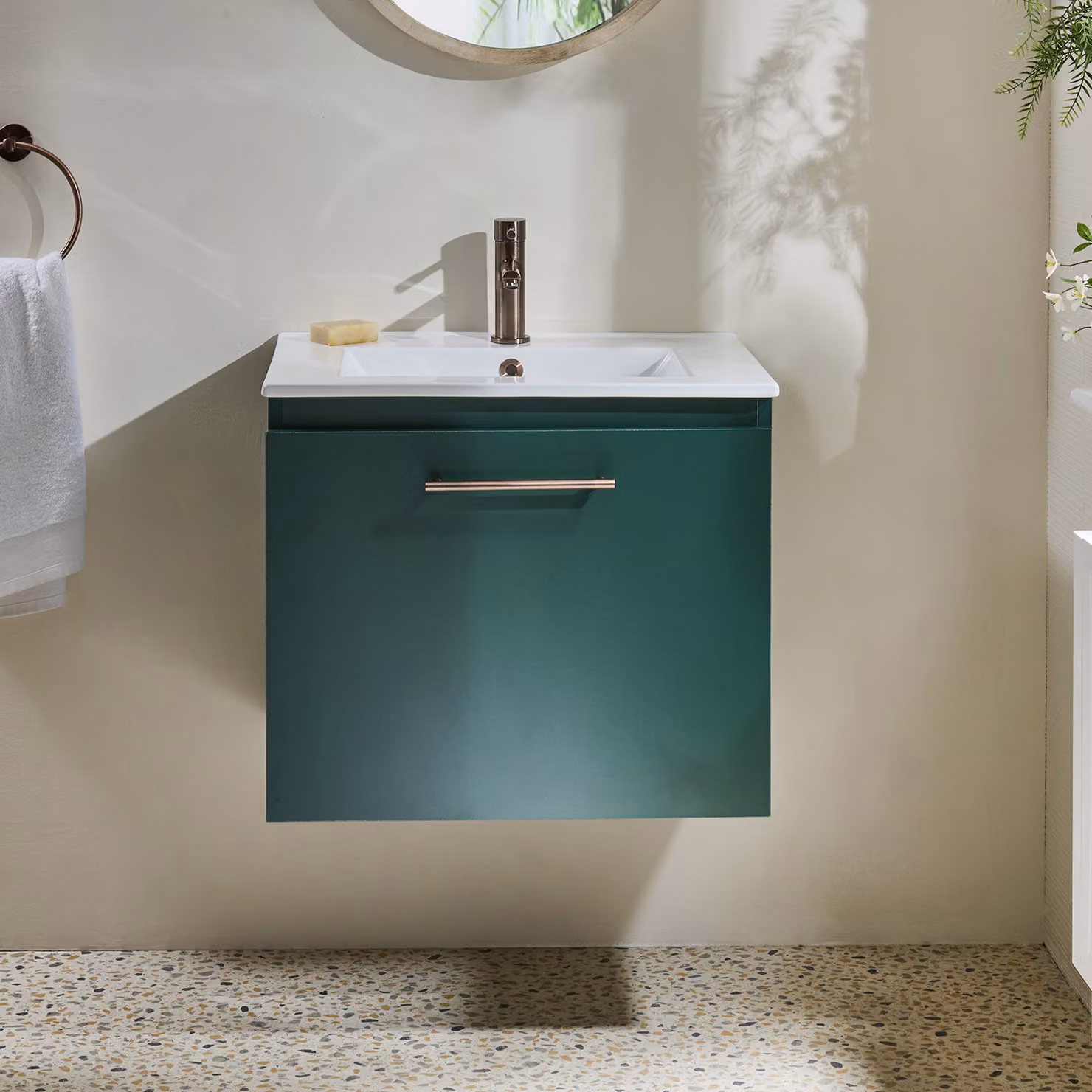 Mobile Bagno Verde Scuro Sospeso da 600mm con Lavabo e Maniglia con Barra a T in Bronzo Spazzolato - Cluo