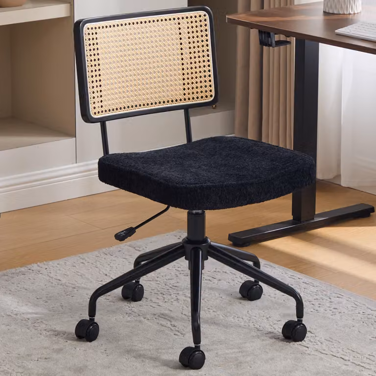 Sedia da ufficio in stile chenille, senza braccioli, con schienale effetto rattan e ruote, colore nero