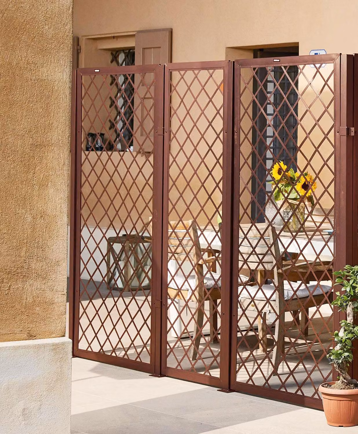 Palo per Tralicci Verdemax 4,5x4,5x183 cm con Staffe Angolari in Metallo Verniciato Corten