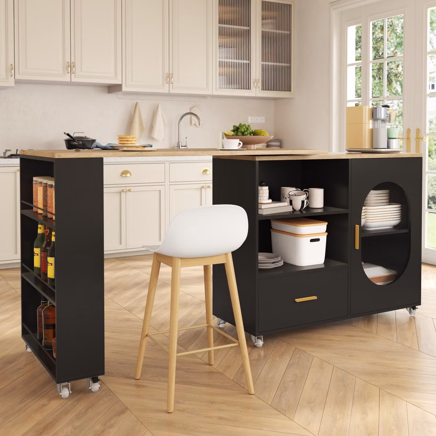 Isola da cucina STILVORA con piano rotante a 360°, bancone con spazio contenitivo, pensile con cassetto e ante in vetro scanalato, carrello su ruote con ripiano regolabile