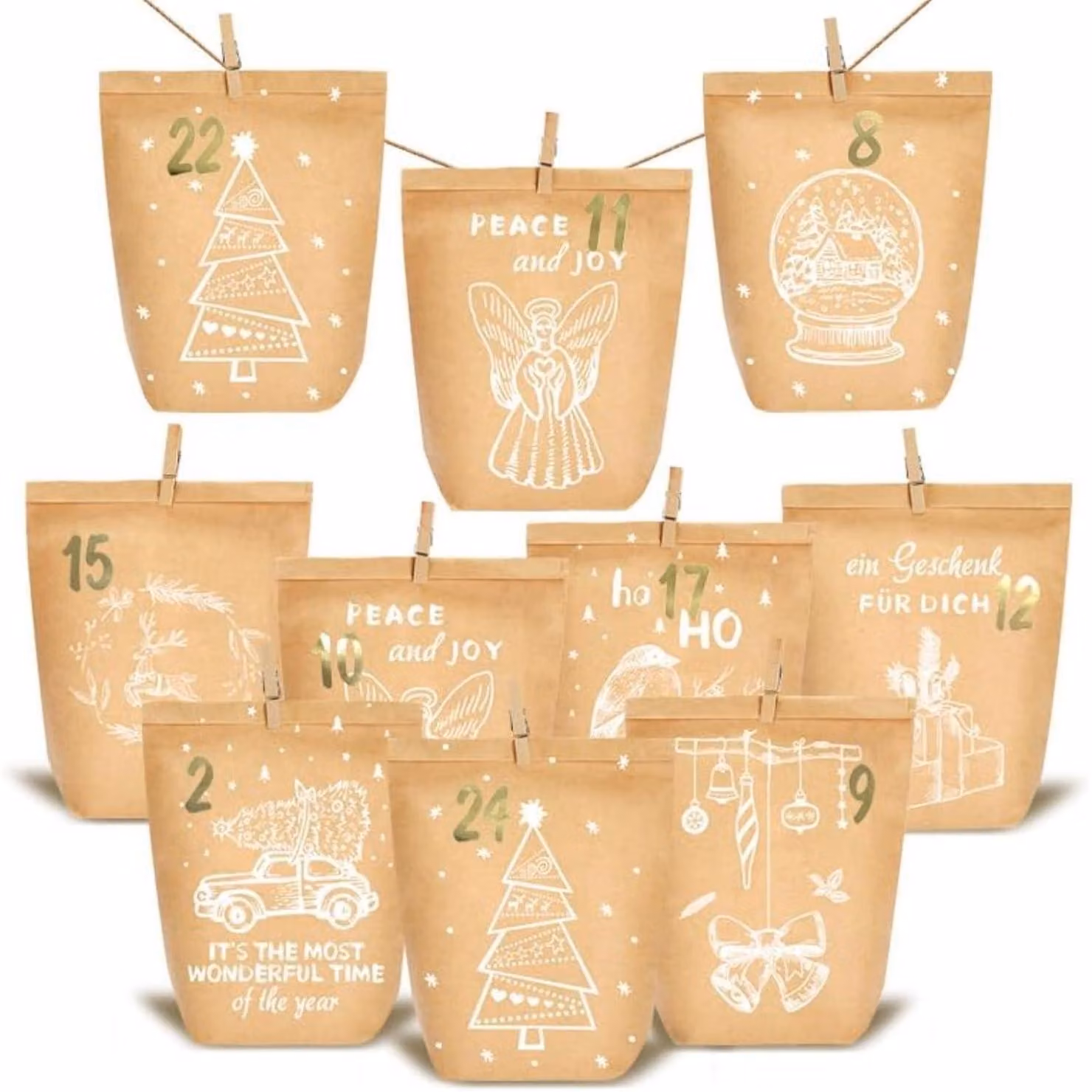 Calendario dell'Avvento con 24 sacchetti di carta marroni, decorati con motivi natalizi