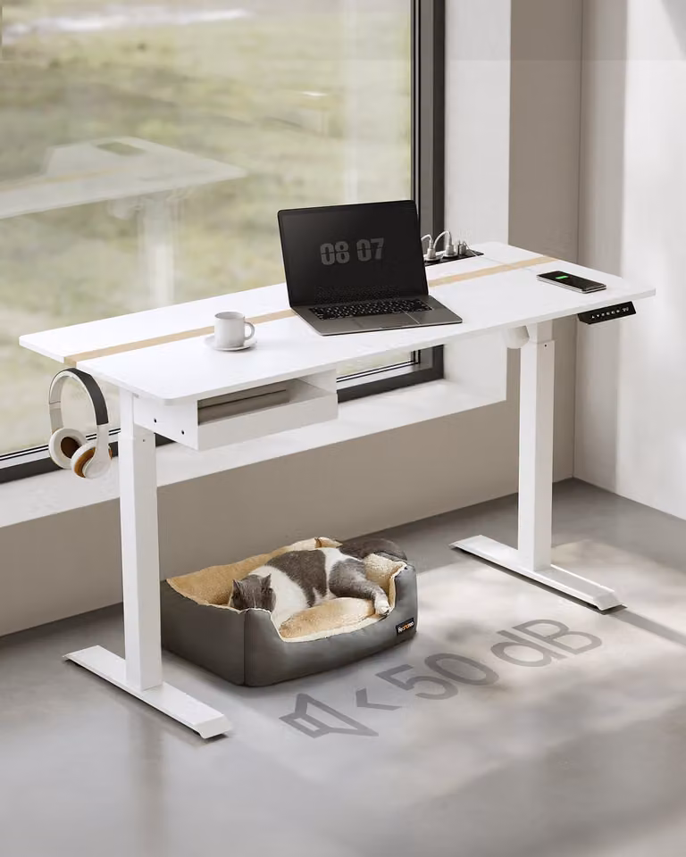 VASAGLE Scrivania regolabile in altezza elettricamente, con presa di corrente e cassetto, 60 x 140 cm, funzione memoria, bianca