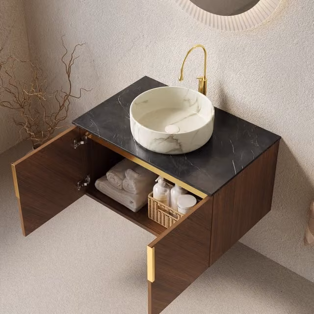 Mobile bagno sospeso da 76 cm con lavabo rotondo in ceramica bianca, piano nero effetto marmo e mobile in rovere marrone a due ante