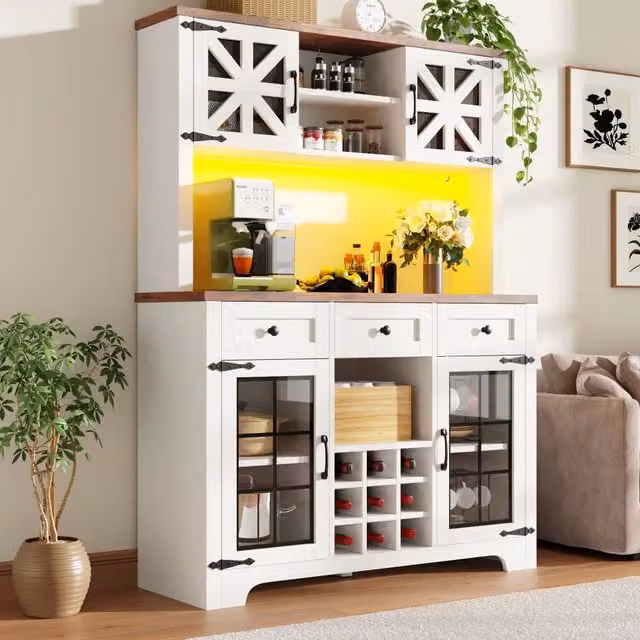 Armadio alto moderno con illuminazione LED Smart, ripiani regolabili, portabottiglie e sicurezza antiribaltamento. Design moderno per cucina o soggiorno