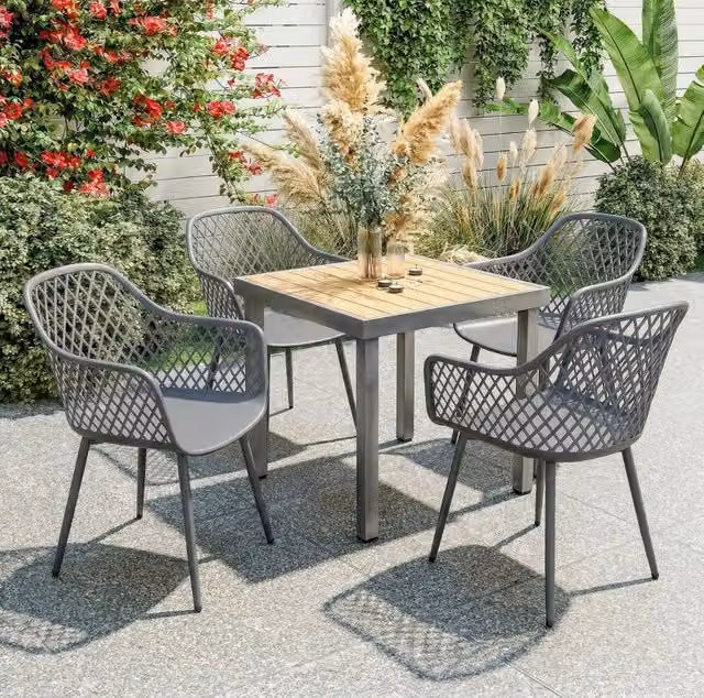 Set di 4 sedie da giardino con braccioli; 56 x 51 x 84 cm; grigio scuro; plastica e metallo