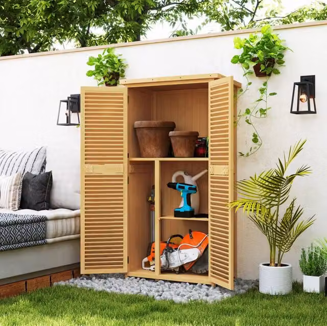 Armadio da giardino in legno con 2 ripiani e tetto bitumato; giallo; 87 x 46;5 x 160 cm