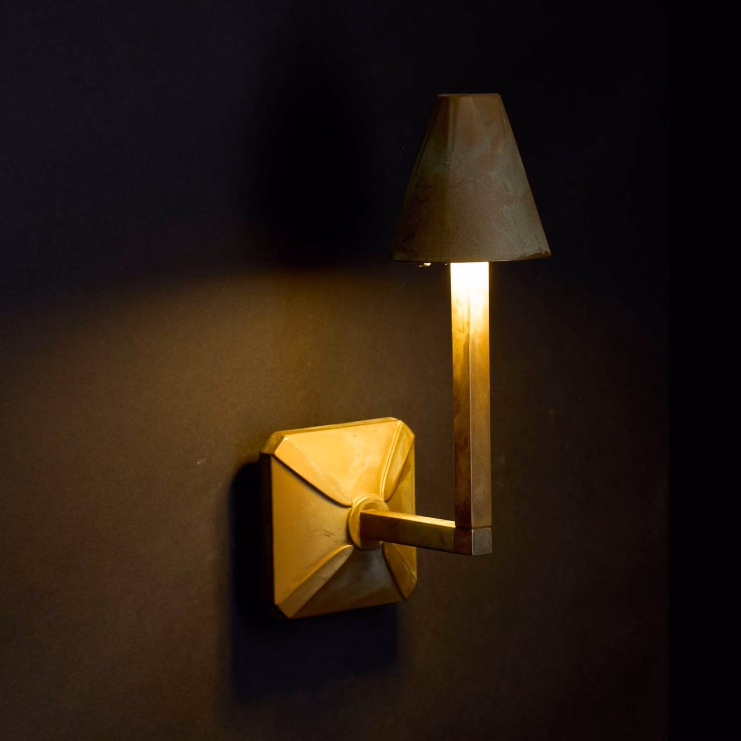 Moretti Luce Applique da esterni LED Silva Disk, altezza 30,5 cm, ottone anticato Disk, Bronzo / Ottone antico, Ottone, Campagna / Rustiche
