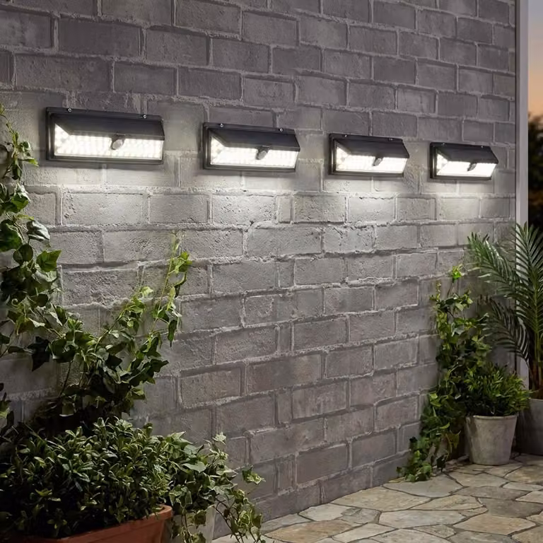 Set risparmio da 4 pezzi: applique moderna, pannello solare, sensore di movimento PIR, 66 LED luminosi, 800 lumen, 13,2 Watt, IP44, materiale di montaggio incluso