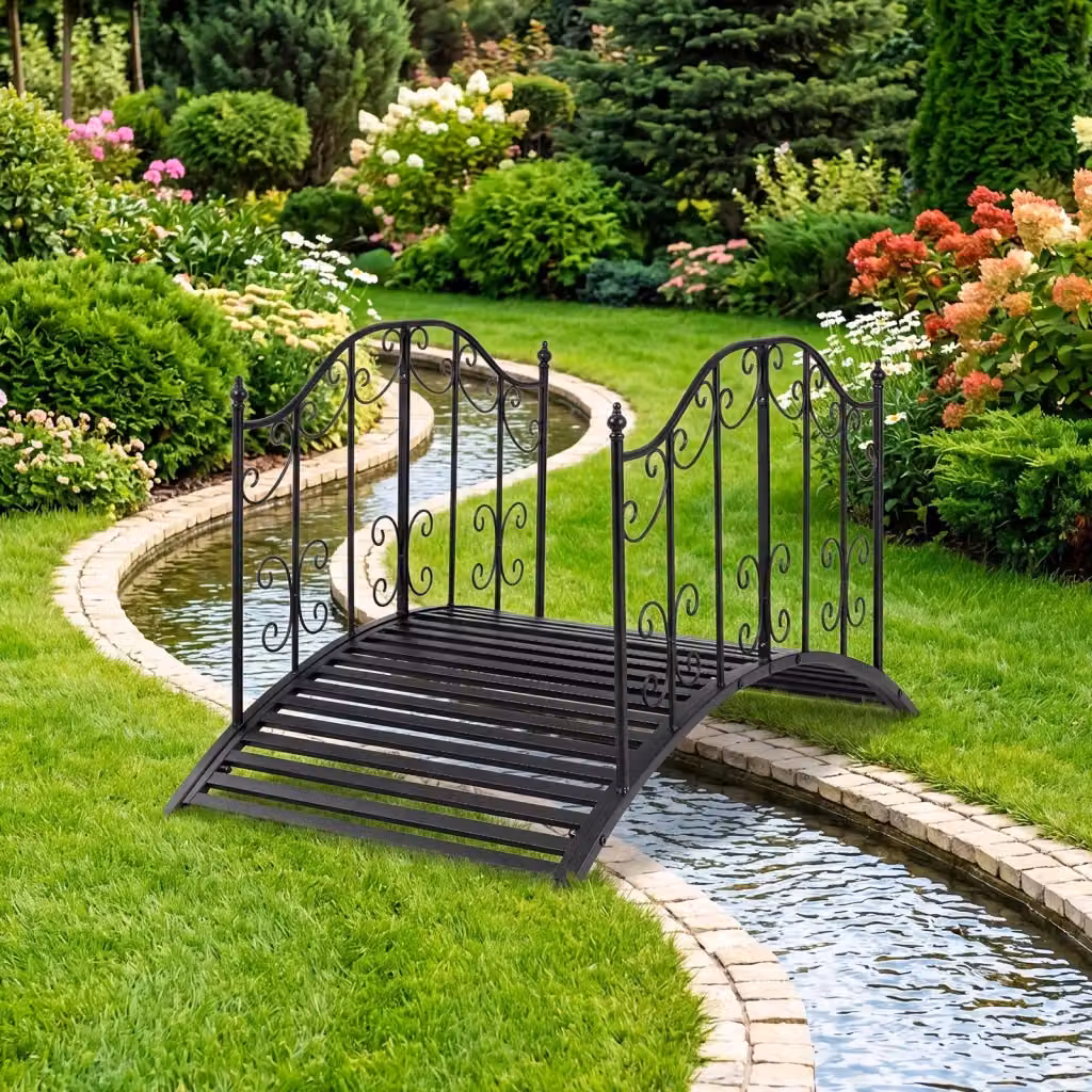 Ponte da giardino in metallo nero con ringhiere di sicurezza e decorazioni floreali, L/P/H: 118 x 67 x 70 cm – 2